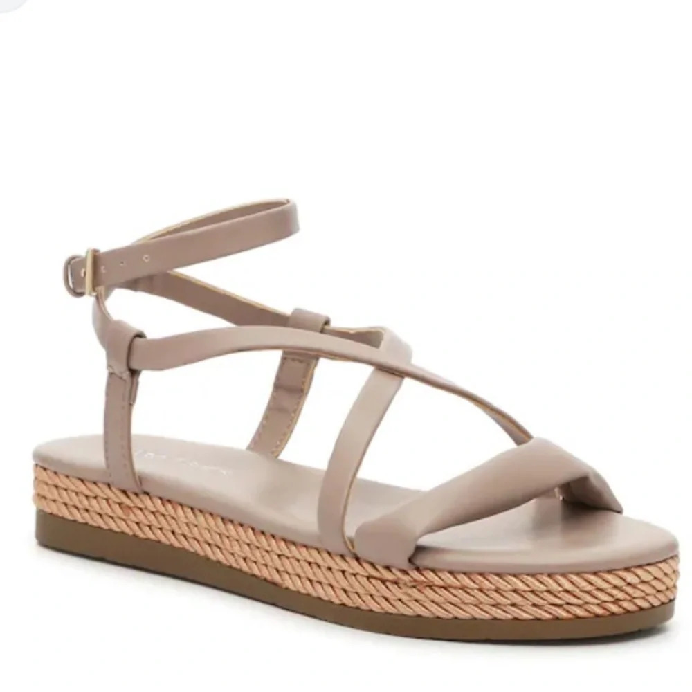 New! Marc Fisher Natelea strappy sandals taupe